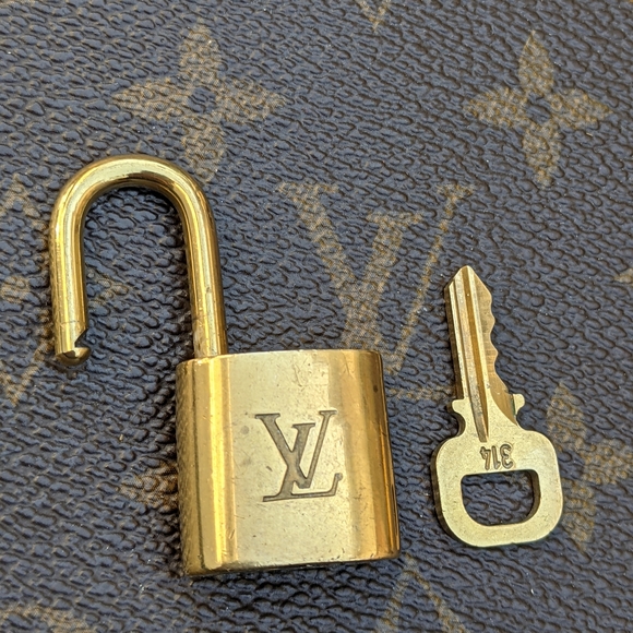 ⭐ #314 vintage Louis Vuitton padlock and ke - Picture 6 of 6